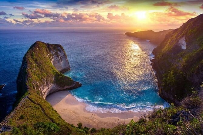 Full Day Private Tour to Ubud Waterfall and Uluwatu Sunset - Uluwatu Temple: 70 meters above the ocean at sunset time