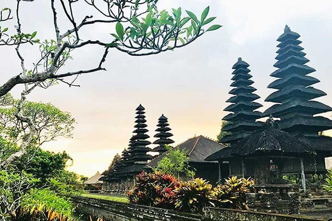 Full day Ubud and Tanah Lot tour - Stop 1: Sacred Monkey Forest Sanctuary in Ubud