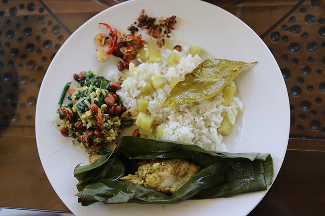 Gianyar Market Visit & Cooking Class in Ubud with Kadek & Putu - Meet Kadek and Putu: a family cooking setup in Ubud