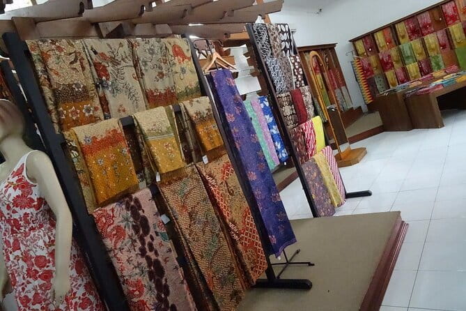 Half Day Bali Shopping Art Village Private Tour - Tohpati Village Batik: Watching Cloth Turn Into Wearable Art