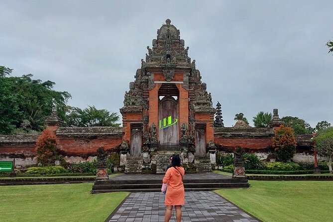 Half-Day Private Tour to Tanah Lot and Bali Royal Temple - Pod Chocolate Main Factory & Outlet: tasting Bali chocolate and a short story
