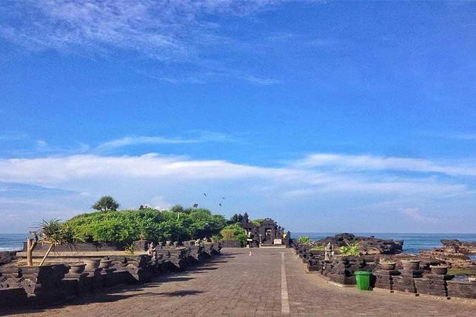 Half-Day Taman Ayun UNESCO and Tanah Lot Temple with private Car - Inside Tanah Lot: what one hour realistically covers