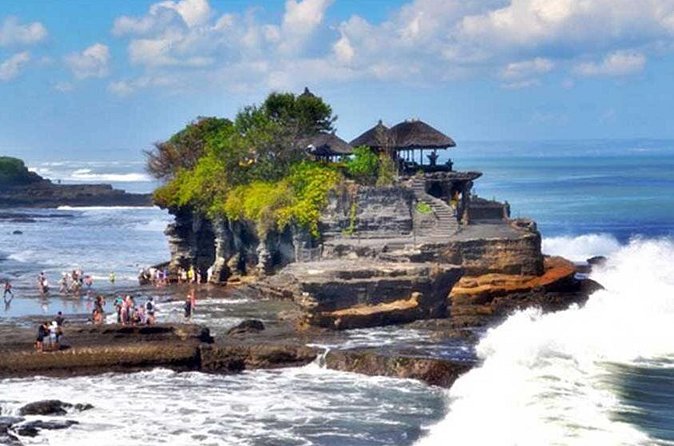 Half Day Tour: Tanah Lot Sunset & Taman Ayun Temple Included Entrance Ticket - Should you book this Tanah Lot Sunset & Taman Ayun tour?