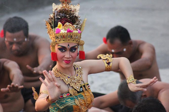 Half-Day Tour: Uluwatu Temple and Kecak Fire Dance Show - Why Uluwatu at sunset hits differently