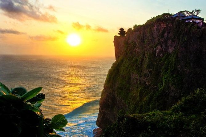 Half Day: Uluwatu Temple,KECAK FIRE DANCE Evening Tour & Jimbaran SEAFOOD Dinner - From Seminyak pickup to Padang Padang Beach: a quick reset
