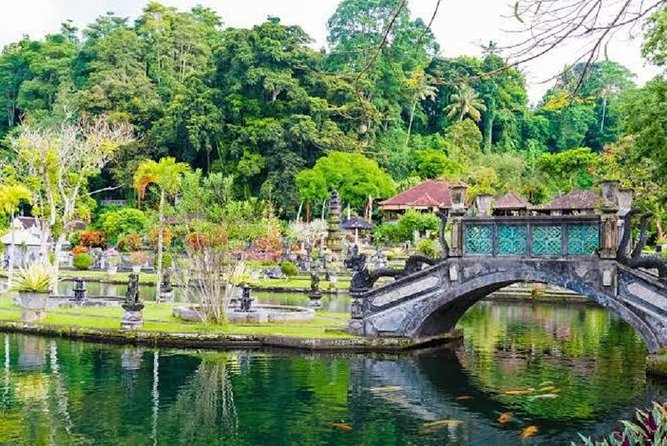 Heaven Gate (Lempuyang) - Tirta Gangga - FREE WIFI - Stop 1: Lempuyang Temple and that Agung mountain cloud view