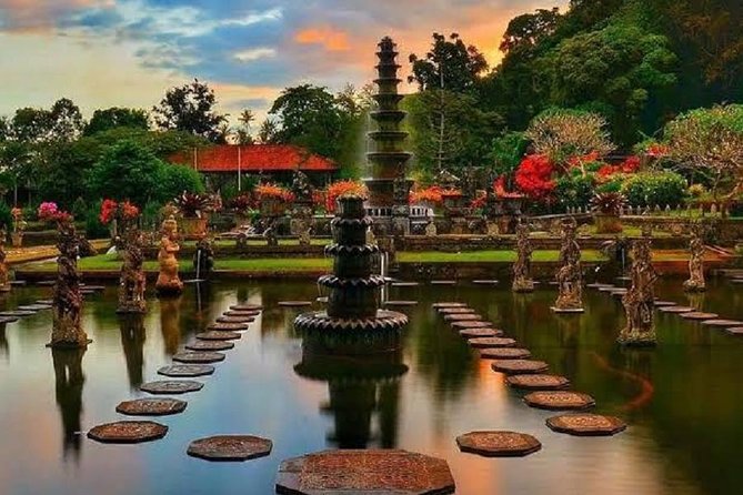 Heaven Gate (Lempuyang) - Tirta Gangga - FREE WIFI - Stop 2: Tirta Gangga water palace for culture and calm