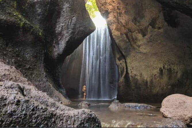 Heaven Gate, Tirtagangga and Tukad Cepung Waterfall - All Inclusive - Tukad Cepung waterfall: the canyon and the chance for sun rays