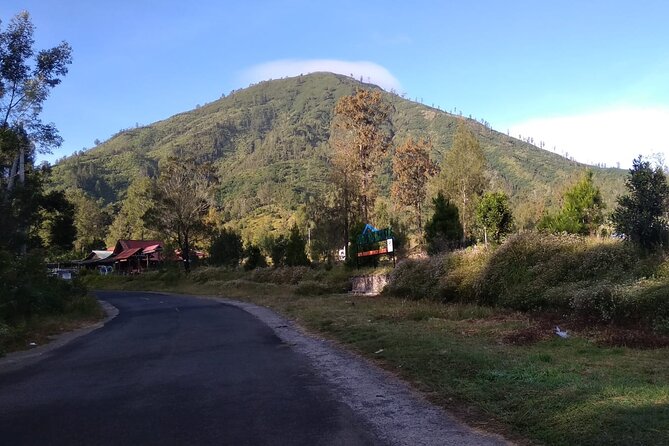 Ijen Crater Tour From Bali 1 Day - The Ijen Hike and Sunrise: What Your Morning Feels Like