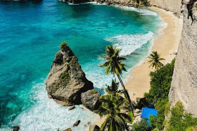 Instagram Iconic Nusa Penida Tour (All-Inclusive) - Atuh Beach: white sand, cliffs, and the arch shot