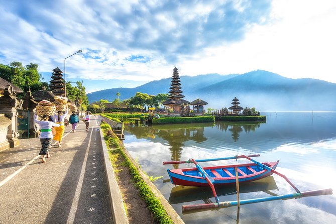 Instagram Tour in Bali: The Most Beautiful Spots - Handara Iconic Gate: your first shot with the smoky hills