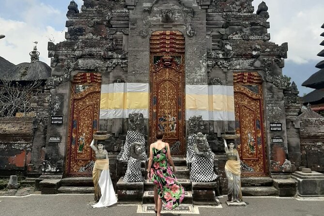 Instagram Tour Popular Spot in Bali - Private & All-inclusive - Night market stroll and Legian Street: people-watching without getting lost