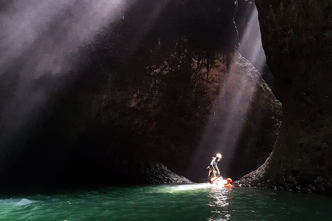 Intermediate canyoning trip in Bali "Aling Canyon" - The hike to the start point: views with purpose