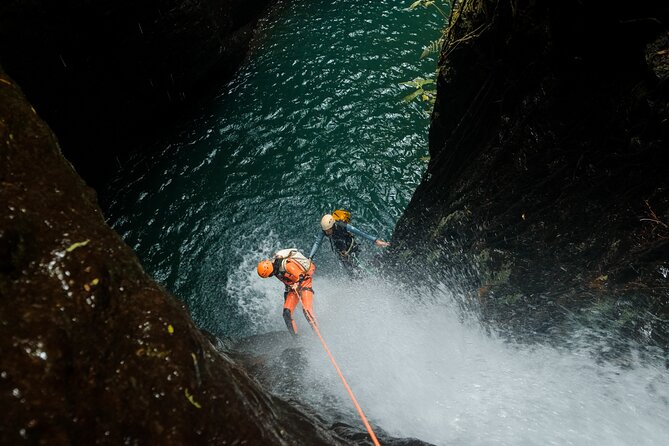 Intermediate canyoning trip in Bali "Aling Canyon" - What your safety briefing and gear fitting actually do for you