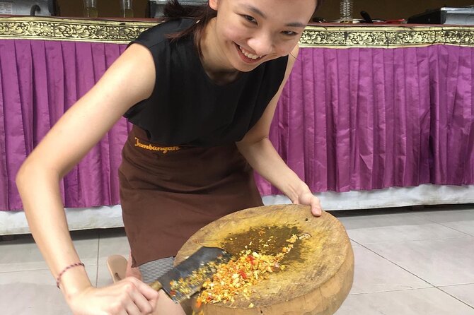 Jambangan Bali Cooking Class - Inside the Balinese home: open kitchen, family life, and English coaching