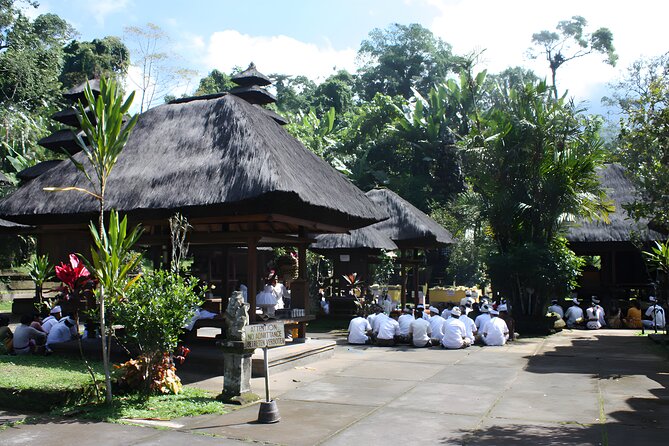 Jatiluwih VW Safari Bali Tour - Volkswagen Classic Car Trip - Stop 2: Ulun Danu Beratan Temple, where the lake changes everything