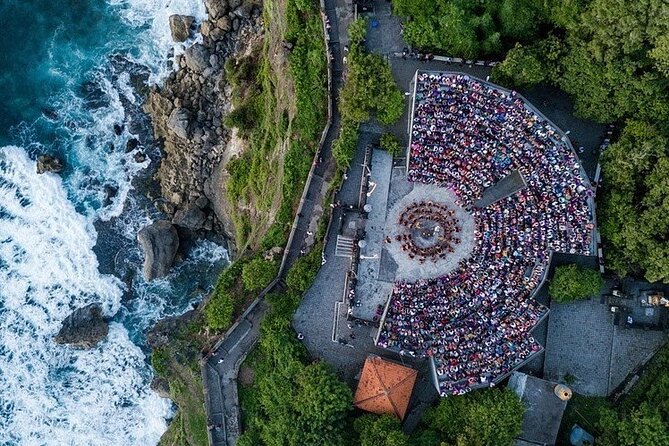 Kecak Fire Dance and Sunset at Uluwatu Temple All Inclusive - Photo and comfort tips for the heat, overcast skies, and long waits