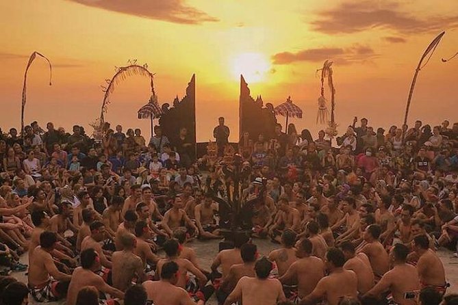 Kecak fire dance and uluwatu temple tour - free wifi - Stop 2: Uluwatu Temple for ocean views and monkey guardians