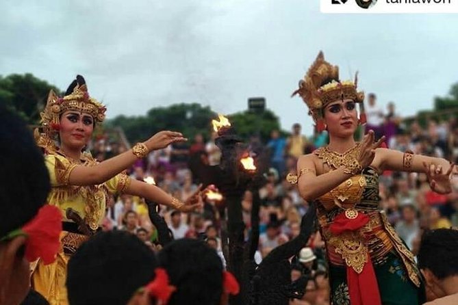 Kecak fire dance and uluwatu temple tour - free wifi - Stop 3: Kecak fire dance—the human chorus without instruments