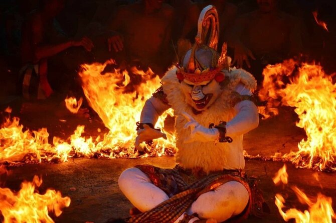 Kecak Fire Dance and Uluwatu Temple with Private Car Service - Getting the best views without turning your evening into a queue