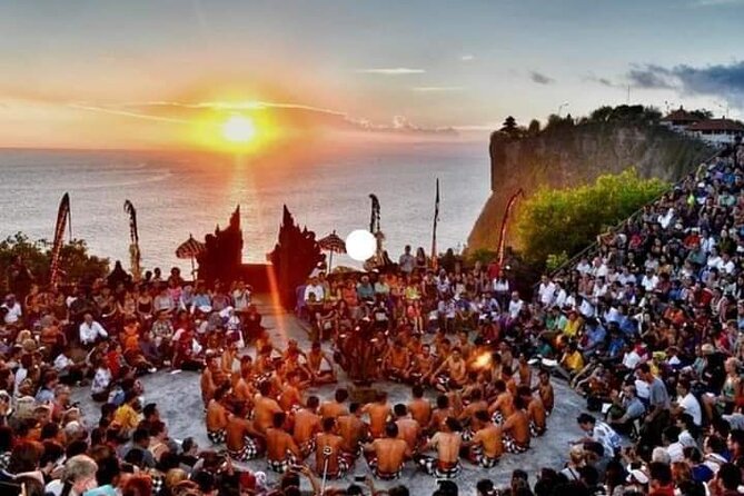 Kecak fire dance in Uluwatu - Watching Kecak at Uluwatu Temple: the sunset timing that matters