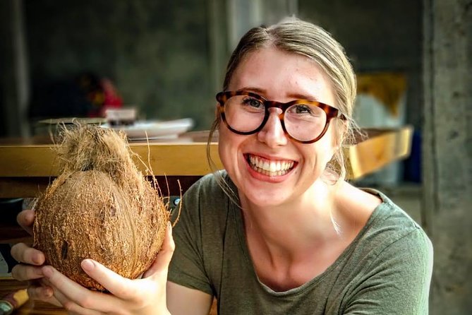 Make Traditional Bali Coconut Oil with a Balinese Family - Meeting Puta and Kadek: the human side of the class