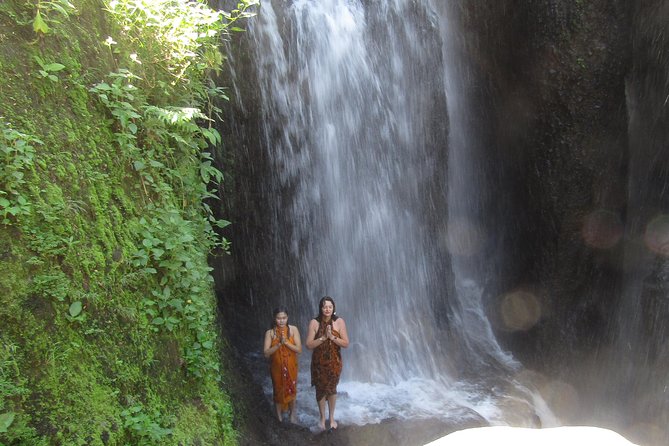 Matasidhi Holy Trip for the Soul - Meeting a balian: palm or aura reading with advice