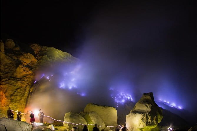 Mount Batur Sunrise Jeep & Cleansing Ritual at Tirta Empul Temple - Walking the volcanic terrain: what to expect on your feet