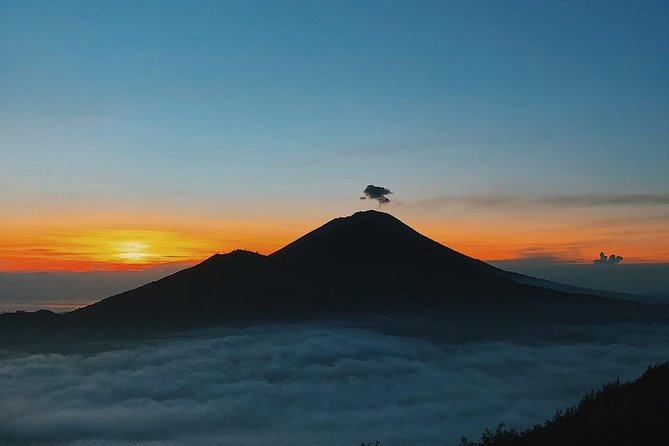 Mount Batur Volcano Sunrise Trekking With Ubud Rice Terrace - The quick cultural stop: visiting a Jati Temple