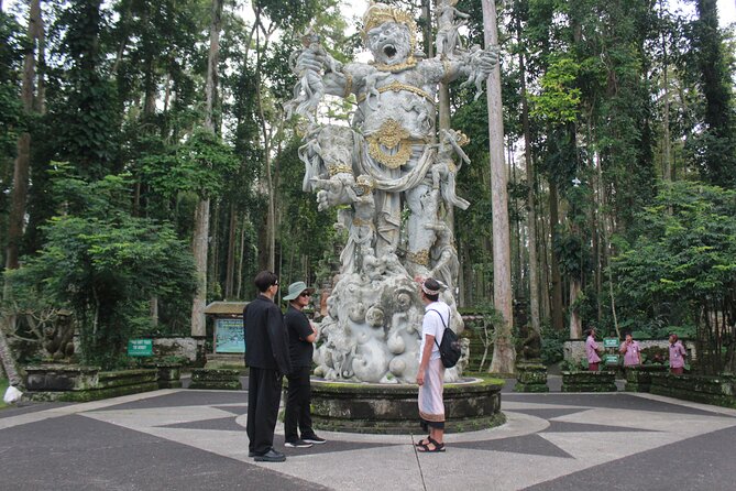 Munduk Private Customized Highlights Tour - Handara Gate, Bayan Ancient Tree, and Wanagiri viewpoints: photos with meaning