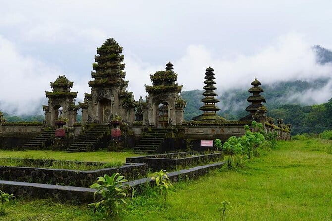 Munduk Twin Lake Jungle Hike, Ulun Danu Temple, & Waterfall - Twin Lake View: the first viewpoint sets the tone