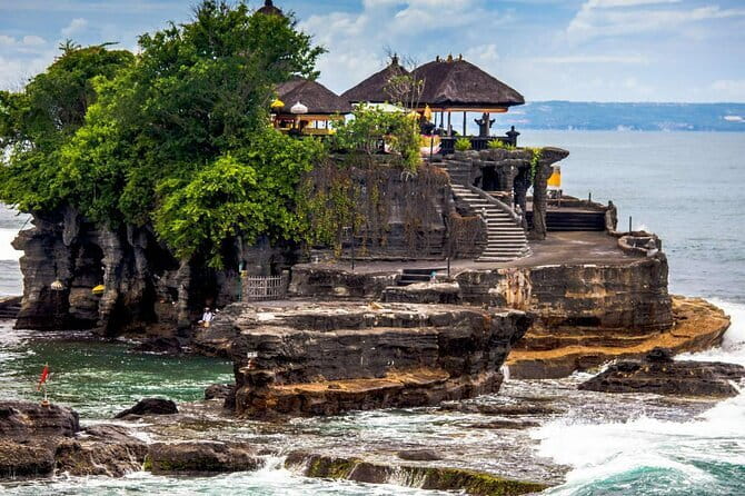Myth of Pejeng Walking Tour - Guides, group size, and the question-friendly pace