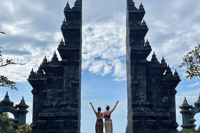 North Bali highlights: Buddhist temple, Waterfall & hot spring - Quick hits before you go