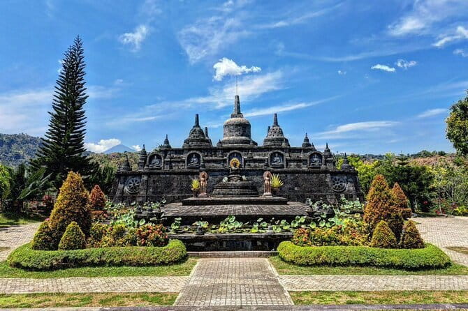 North Bali highlights: Buddhist temple, Waterfall & hot spring - Brahmavihara-Arama: a big Buddhist monastery with a quiet start