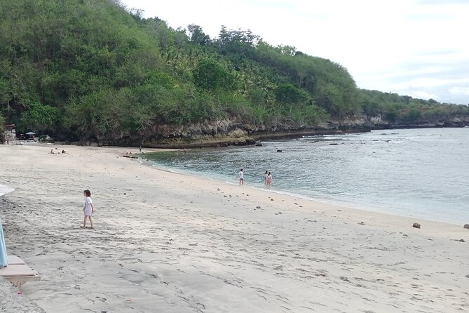 Nusa Penida East And West Full Day Private Guided Tour - Stop 5: Broken Beach (Pasih Uug) and the hole-in-hole effect