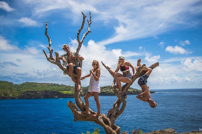 Nusa Penida Instagram Tour: Legendary Spots (Private & All-Inclusive) - Crystal Bay: black crystal-looking sand and your shore-time options