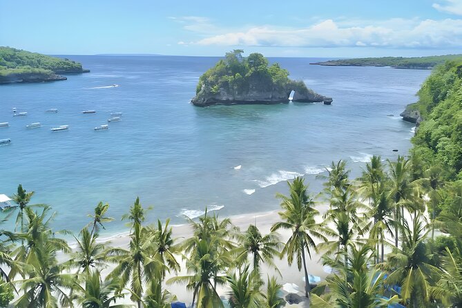 Nusa Penida Island Beach Tour - Departure From Bali Island - Crystal Bay: a quieter cove break on the west coast