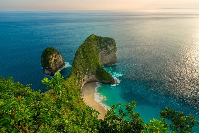 Nusa Penida Private Snorkeling and West Tour Start from Bali - Stop 3: Kelingking Beach—icon cliff, quick photo time