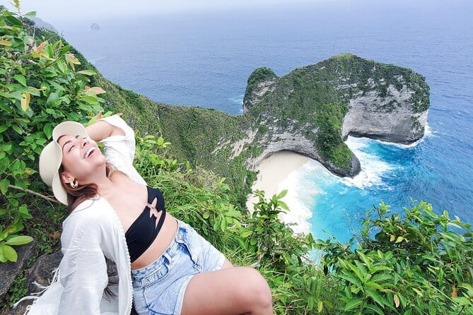 Nusa Penida Tour with Iconic Photography in Kelingking - The photo-first setup: why the guide acting as photographer changes everything