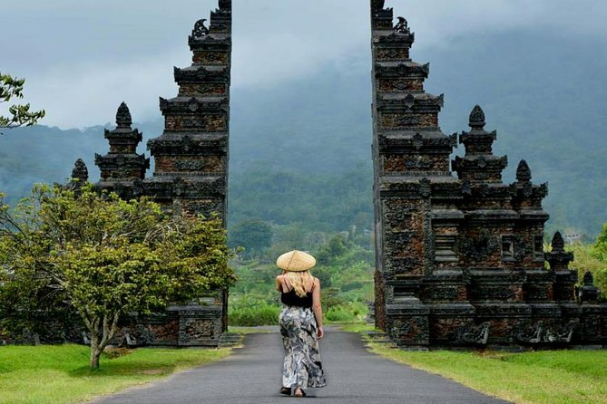 Private Bali Tour: The Most Scenic Places - Ulun Danu Bratan Temple: the lake temple with a misty backdrop