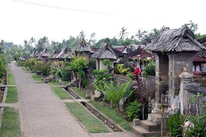 Private Chartered Car to Bali Temples With Besakih Temple - Stop 4: Mount Batur and Kintamani views, with lunch at a local place