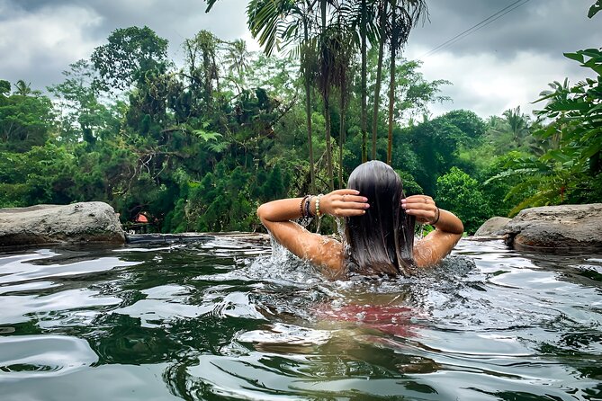 Private Full-Day Tour: Ulun Danu Beratan Temple, Jatiluwih and Tanah Lot Temple - Ulun Danu Beratan Temple: lake setting and photo-ready temple moments