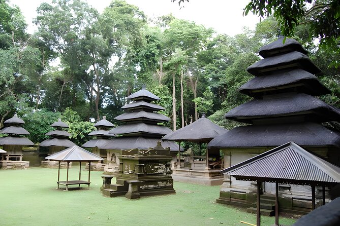 Private Half-Day Tour: Tanah Lot Sunset Trip Packages - Your first temple stop: Taman Ayun and the story behind the tiers