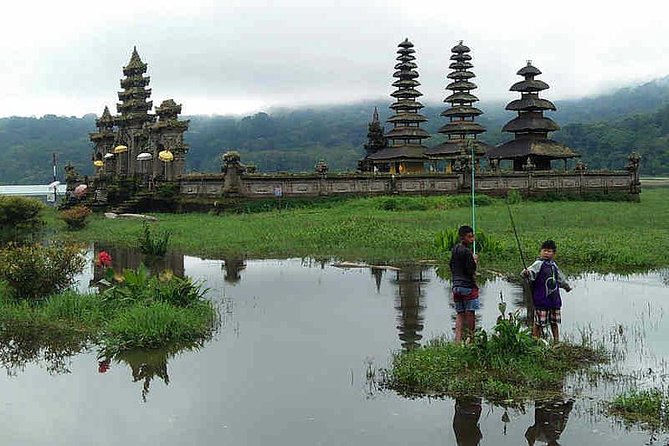 Private Munduk Waterfalls Trekking Tour - Ulun Danu Bratan temple: a beautiful stop, with extra entry cost