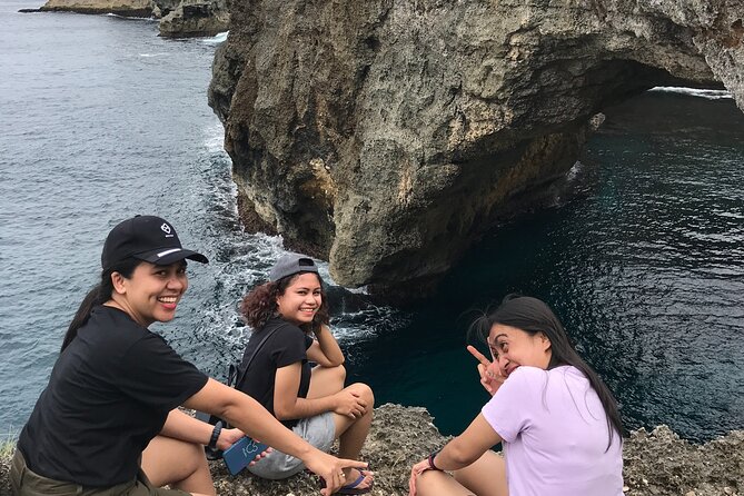 Private Nusa Penida West Trip - Stop 1: Kelingking Beach and its thin strip of white sand