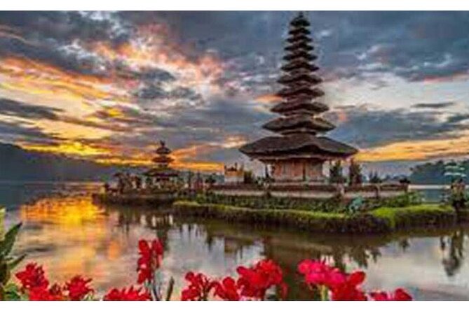 Private Tour Bali Swing & Visiting Temples in Bali - Stop 2: Ulun Danu Beratan Temple and Bedugul Lake Views