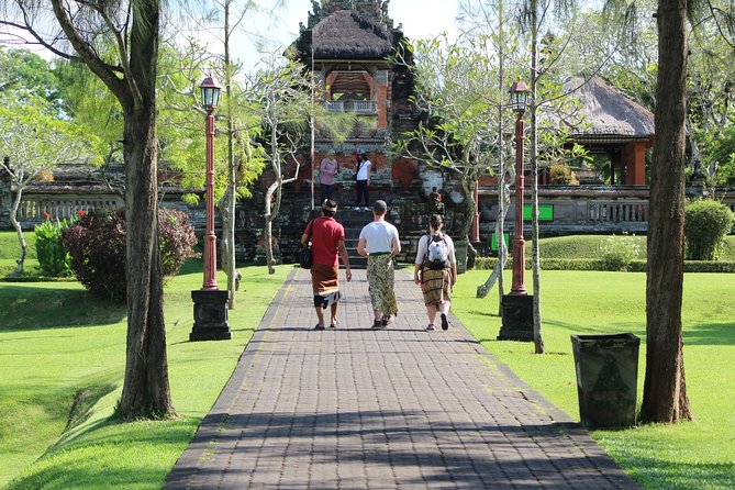 Private Tour: Bali Temples, Hidden Waterfall and Handara Gate - Private doesn’t always mean the same thing: how the guide experience can vary