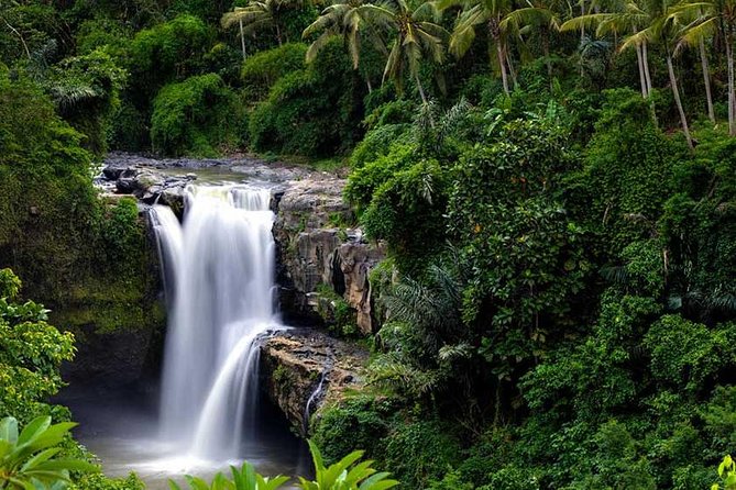 Private Tour: Batuan Temple, Tegenungan Waterfall, Elepahant Cave Free transport - Batuan Temple: The Red-Brick Gate and Sacred Zone Layout