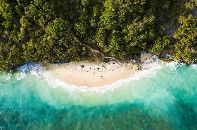 Private Tour in Nusa Penida West Island - Stop 1: Kelingking Beach in Bunga Mekar (the first jaw-drop moment)