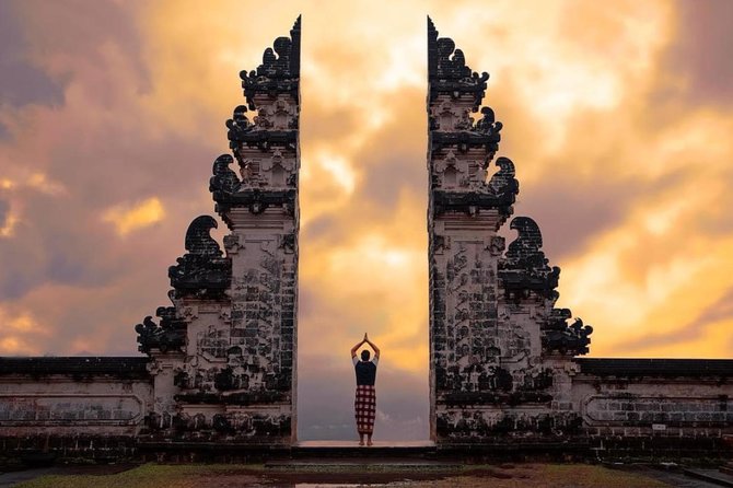Private Tour Lempuyang, Tirta gangga, tukad Cepung Waterfall - Lempuyang Temple and the Gate-of-Heaven Photo Queue